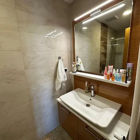 شقة في مجمع راقي ومركزي 104 In An Upscale And Complex Appartement *